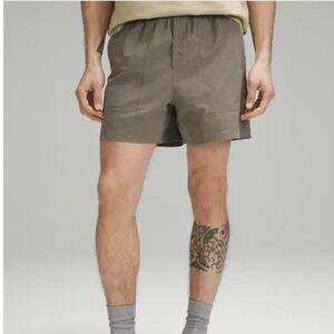 Lululemon Bowline 5" Cotton Stretch VersaTwill Mens Shorts Medium